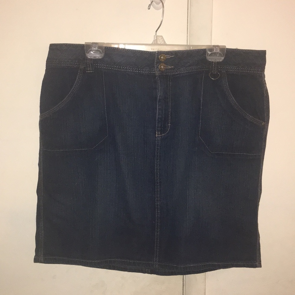 🎉PRICE DROP 🎉 Dark Denim Skirt🎁